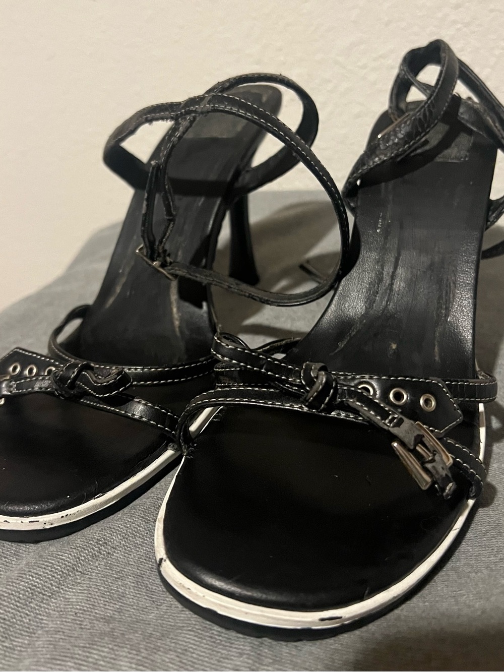 FIONI Clothing Black Strappy High Heel Sandals with White Trim size 6.5